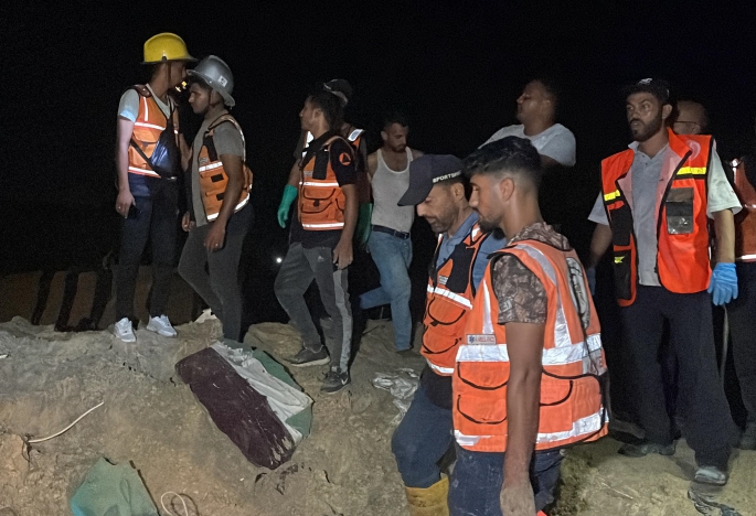 İsrail ordusunun, Gazze'de yerinden edilenlerin çadırlarına düzenlediği saldırıda en az 14 kişi öldü