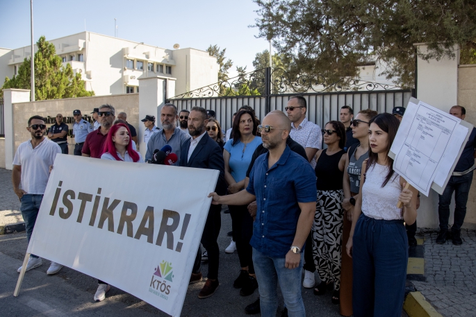 KTÖS, TC Lefkoşa Büyükelçiliği önünde eylem yaptı