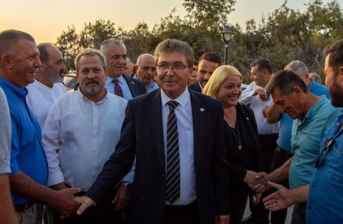 Üstel Mehmetçik'te düzenlenen toplantıda partililerle ve vatandaşlarla bir araya geldi