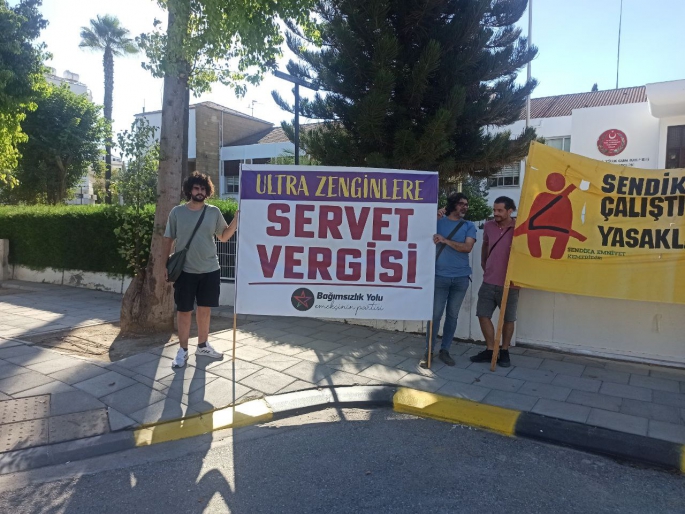 Bağımsızlık Yolu, Meclis önünde oturma eylemi başlattı