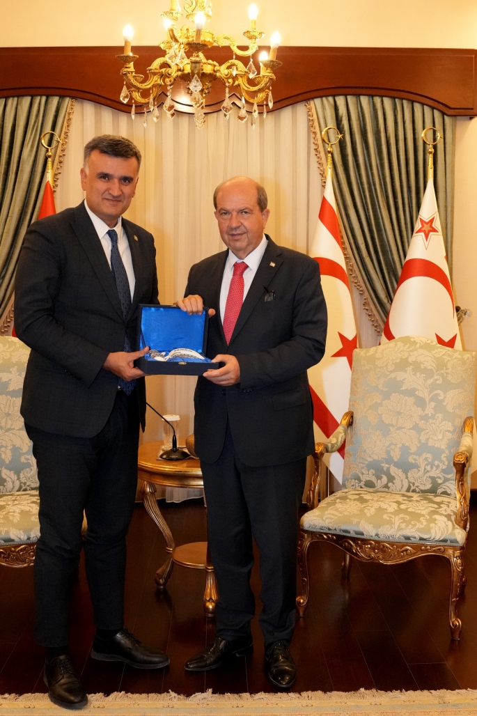 Cumhurbaşkanı Tatar, ODTÜ Kuzey Kıbrıs Kampusu Rektörü ve beraberindeki heyeti kabul etti