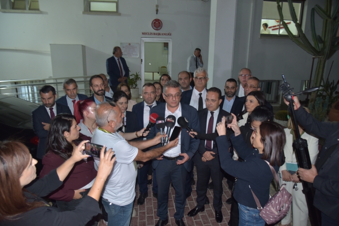 Erhürman: “Hükümette 29 milletvekilinin destek bütünlüğü yok. Demokrasilerde bu erken seçime işaret eder”