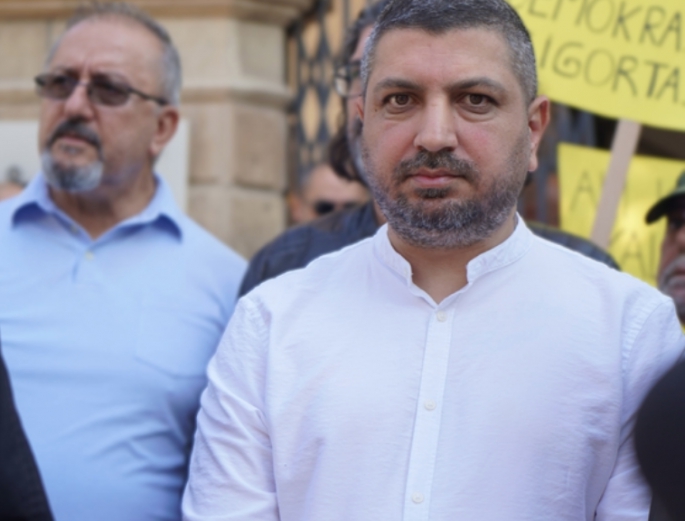 Sendikalar: "Ali Kişmir davasındaki ertelemeler ifade özgürlüğüne ve adil yargılanma hakkına tehdit"