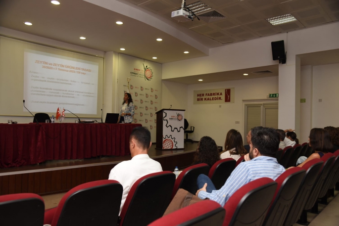 Tarım ve Doğal Kaynaklar Bakanlığı personeline "Zeytin ve zeytin ürünlerinin resmi kontrolleri” konulu eğitim verildi