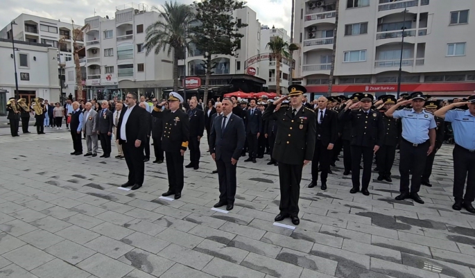Atatürk, ilçelerde de törenlerle anıldı