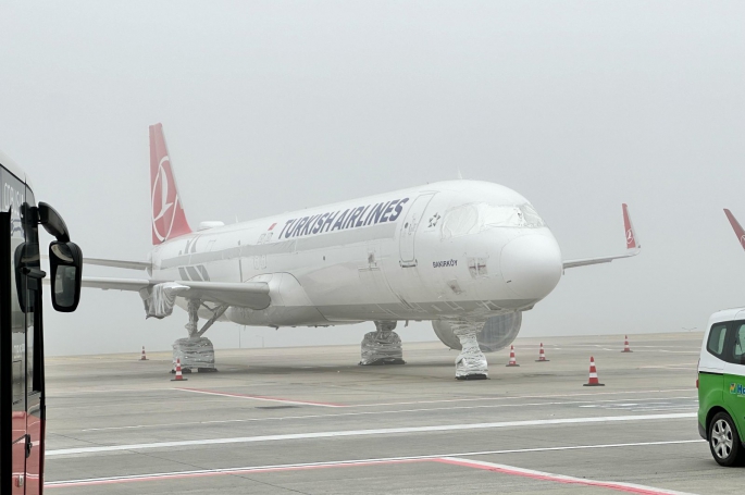 Sabiha Gökçen Havalimanı'nda lodos ve sağanak nedeniyle uçak trafiğinde gecikmeler yaşanıyor