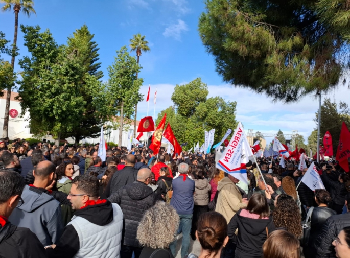 33 sendika Meclis önünde eylem yaptı, genel greve gidildi