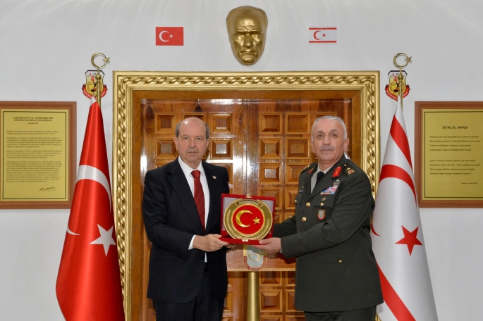 Cumhurbaşkanı Tatar, 39’uncu Tümen Komutanı Tuğgeneral Gökoğlan’ı ziyaret etti