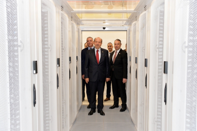 Cumhurbaşkanı Tatar Dijital Dönüşüm ve Elektronik Devlet Kurumu'nu ziyaret etti