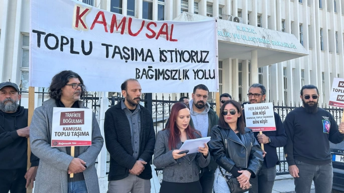 Bağımsızlık Yolu, Ulaştırma Bakanlığı önünde eylem yaptı: “Kamusal toplu taşıma istiyoruz”