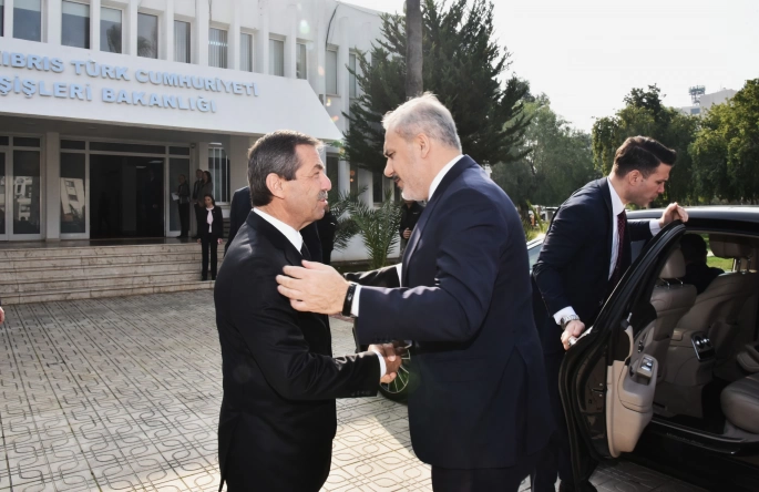 KKTC’ye gelen Fidan mevkidaşı Ertuğruloğlu ile bir araya geldi