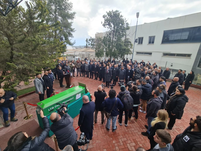 İş insanı Asil Nadir son yolculuğuna uğurlanıyor… “Nadir Şirketler Grubu” binası önünde anma töreni düzenlendi