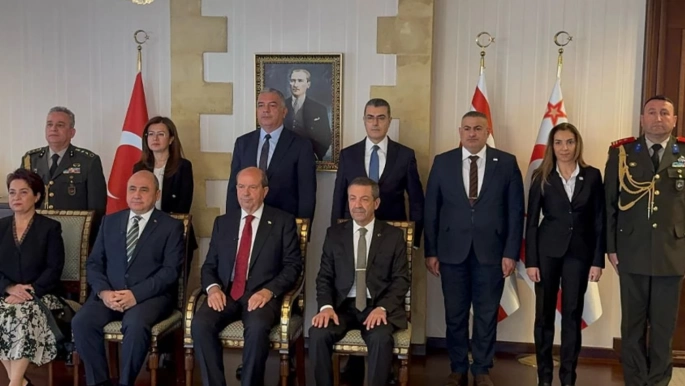 Ali Murat Başçeri, Cumhurbaşkanı Tatar’a güven mektubunu sundu...