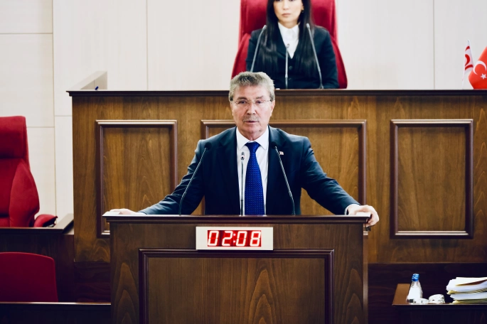 Başbakan Üstel, disiplin tüzüğü değişikliğinin geri alındığını açıkladı