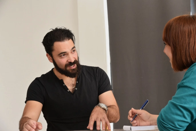 Bugün Dünya Tiyatro Günü... İzel Seylani: "Politik duruşu olmayan Karagöz, maskaralıktan öteye gitmez"