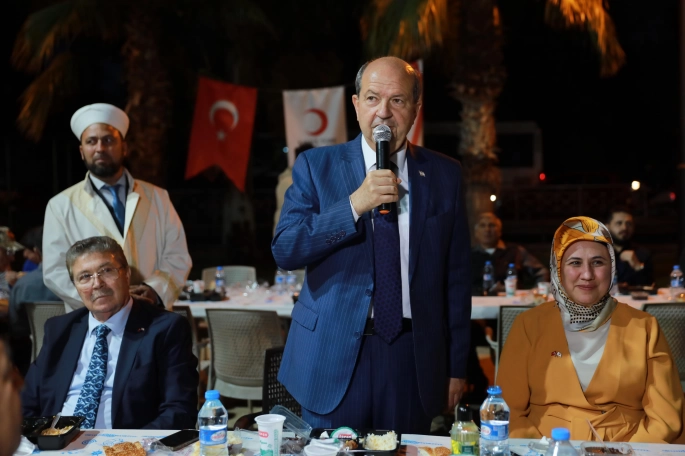 Cumhurbaşkanı Tatar ve Başbakan Üstel iftarlarını Kızılay sofrasında yaptı