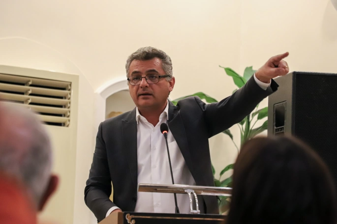 Erhürman: “Hükümet” gereksiz uzatmalar yaşıyor, bu da halka zarar veriyor