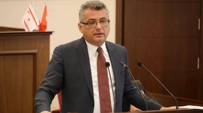 Erhürman: Vatandaşlık temelinde yerli-yabancı işçi ayrımı yapılıyor