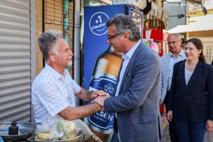 Erhürman yurttaşla bayramlaştı