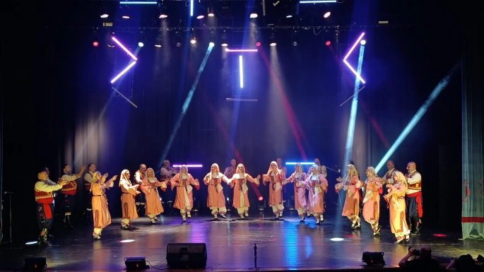 FOGEM’in “Kendi Yolumuzda, Çalışarak, Üreterek” adlı folklor şölenini yapıldı