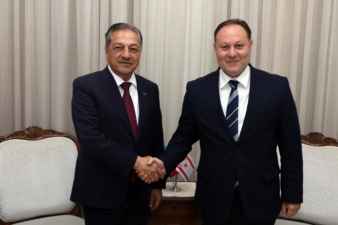 Öztürkler, Azerbaycan-Kıbrıs Parlamentolar Arası Dostluk Grubu ile görüştü