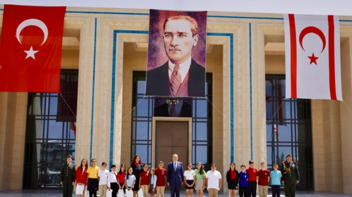 23 Nisan Ulusal Egemenlik ve Çocuk Bayramı... Cumhurbaşkanı Tatar, görevini 9 Eylül İlkokulu öğrencisi Melin Kunt’a devretti