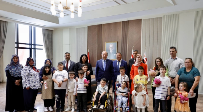 Cumhurbaşkanı Tatar, Cumhurbaşkanlığı Yeni Yerleşkesinde özel eğitim öğrencilerini kabul etti