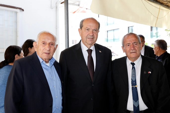 Cumhurbaşkanı Tatar, Kıbrıs Türk Emekliler Derneği Girne Şubesi’ni ziyaret etti