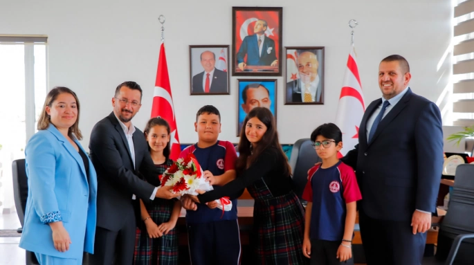 Gazi-Canbulat İlkokulu öğrencileri 23 Nisan’da Gazimağusa Belediyesi’ni ziyaret etti