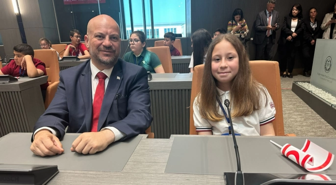 Küçük :"23 Nisan halkın iradesine dayalı egemenliğin ve çocukların toplumdaki değerinin simgesidir"