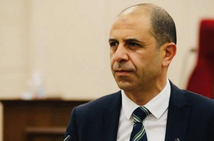 Özersay: "Adaletin önünü tıkıyorsunuz"