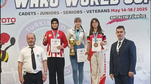 Antalya'da düzenlenen kick-boks turnuvasında Hala Sultan İlahiyat Koleji öğrencisi Öksüz dünya ikincisi oldu
