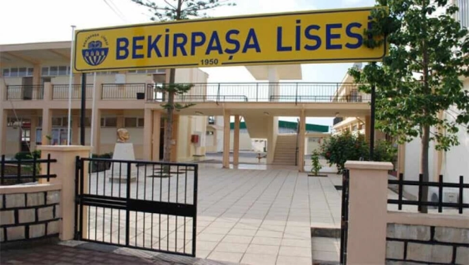 BEKİRPAŞA LİSESİ’NDE MÜDÜR ZİYARETİNE ÖĞRETMENLERDEN PROTESTO!
