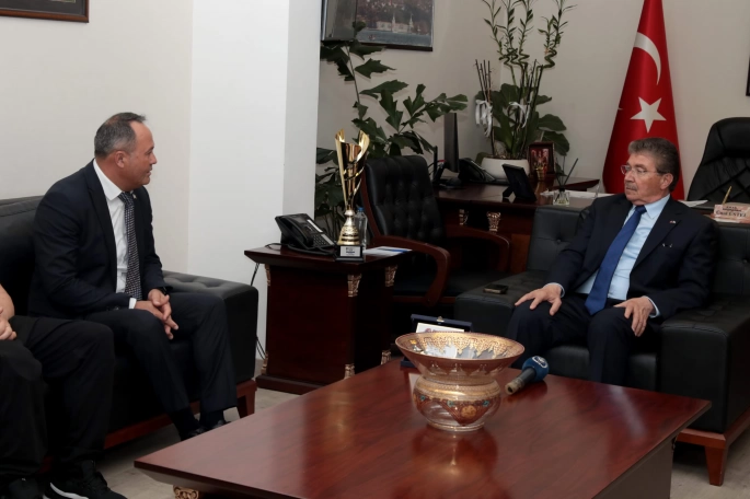Üstel, Vakıflar Tekerlekli Sandalye Basketbol takımı heyetini kabul etti