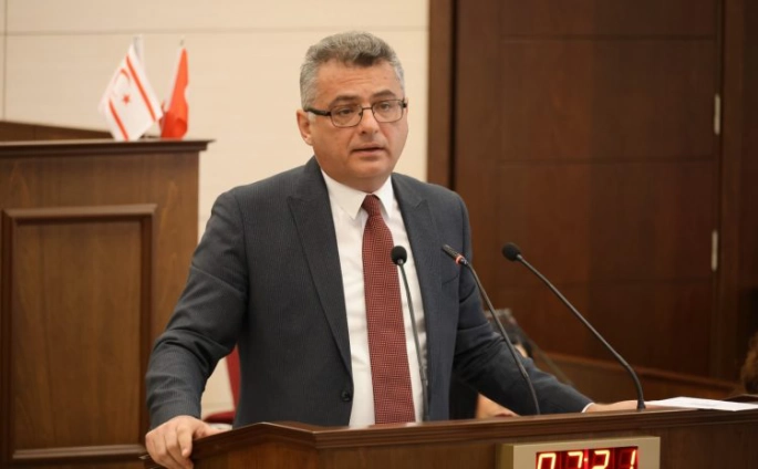 Erhürman'dan hükümete eleştiri: “Kendi Çalıyor, Kendi Oynuyorlar”