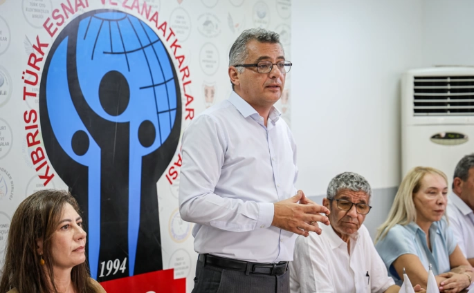 Erhürman, KTEZO’da bir grup esnafla bir araya geldi