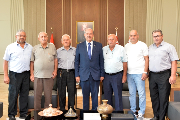 Cumhurbaşkanı Tatar, Vadili Türk Çiftçiler Birliği Spor Kulübünü kabul etti