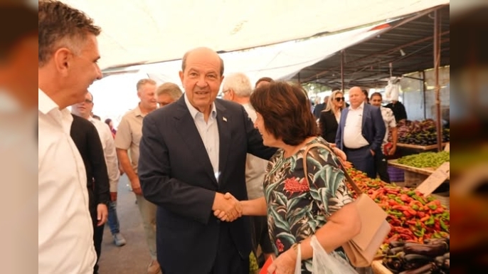 CUMHURBAŞKANI VE CUMHURBAŞKANI ADAYI ERSİN TATAR, GÖNYELİ SALI PAZARI’NI ZİYARET ETTİ