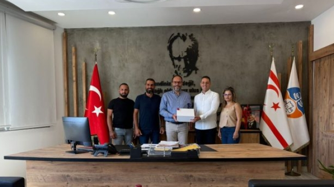 İEZB’den İskele Belediye Başkanı Hasan Sadıkoğlu’na Ziyaret: İş Birliği ve Ortak Projeler Gündemde