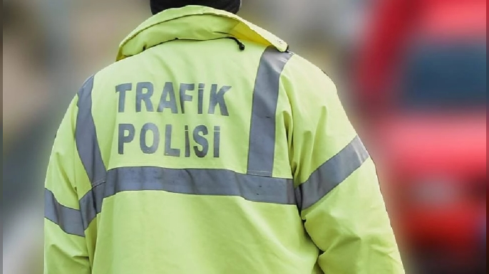 3 trafik kazası daha meydana geldi: Bir araç tamamen yanarak kullanılamaz hale geldi!
