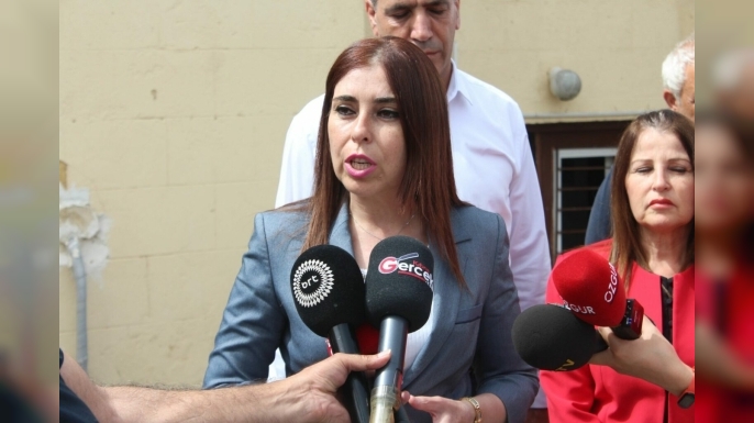 Altuğra: “Ünal Üstel bana bakan ol dese, elimin tersiyle reddederim”