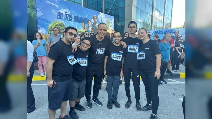 Bağımsız İlahiyat İnisiyatifi Artı 1 Gençlerle LTB Maratonu'nda