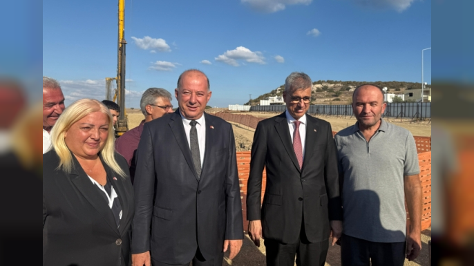Dinçyürek ve Memişoğlu, Karpaz Devlet Hastanesi yapımını inceledi