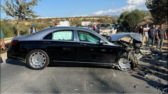 Girne-Tatlısu ana yolundaki kazada 2 yaralı: Girne Polis Müdürlüğü hızlı müdahalesiyle takdir topladı