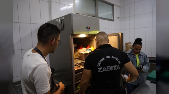 İskele’deki restoran denetimlerinde bir işletme geçici kapatıldı, iki işletmeye ceza kesildi