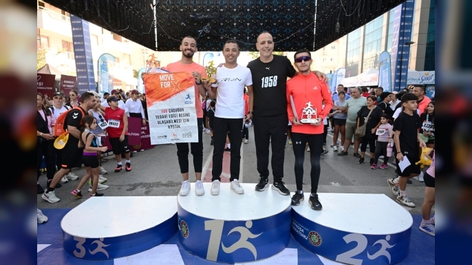 Lefkoşa Maratonu’nda 10 km ve 21 km koşularının ödülleri verildi