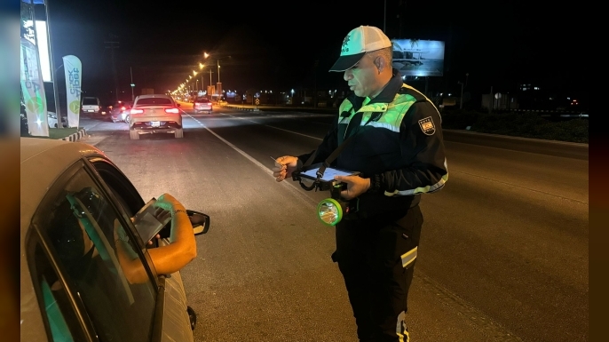 Polis denetimlerinde 3 kişi tutuklandı, yüzlerce trafik suçu tespit edildi