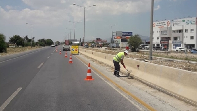 Düzova Kavşağı ile Yonca Kavşağı arasındaki refüj çevresi temizlenecek