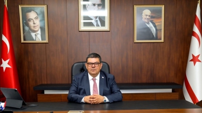 Berova, Dr. Küçük’ün, mücadelesiyle tarihe yön vermiş bir lider olduğunu vurguladı