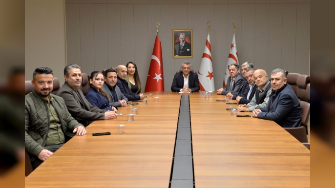 Cumhurbaşkanı Tufan Erhürman, Özgür İş İnsanları Derneği yetkililerini kabul etti